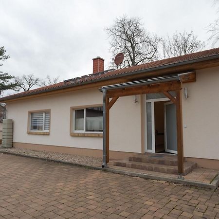 Stadthaus Mit 2 Schlafzimmern & Wohnzimmer Mit Kamin - Kostenloser Privat-Parkplatz Auf Dem Grundstueck Leipzig Exteriör bild